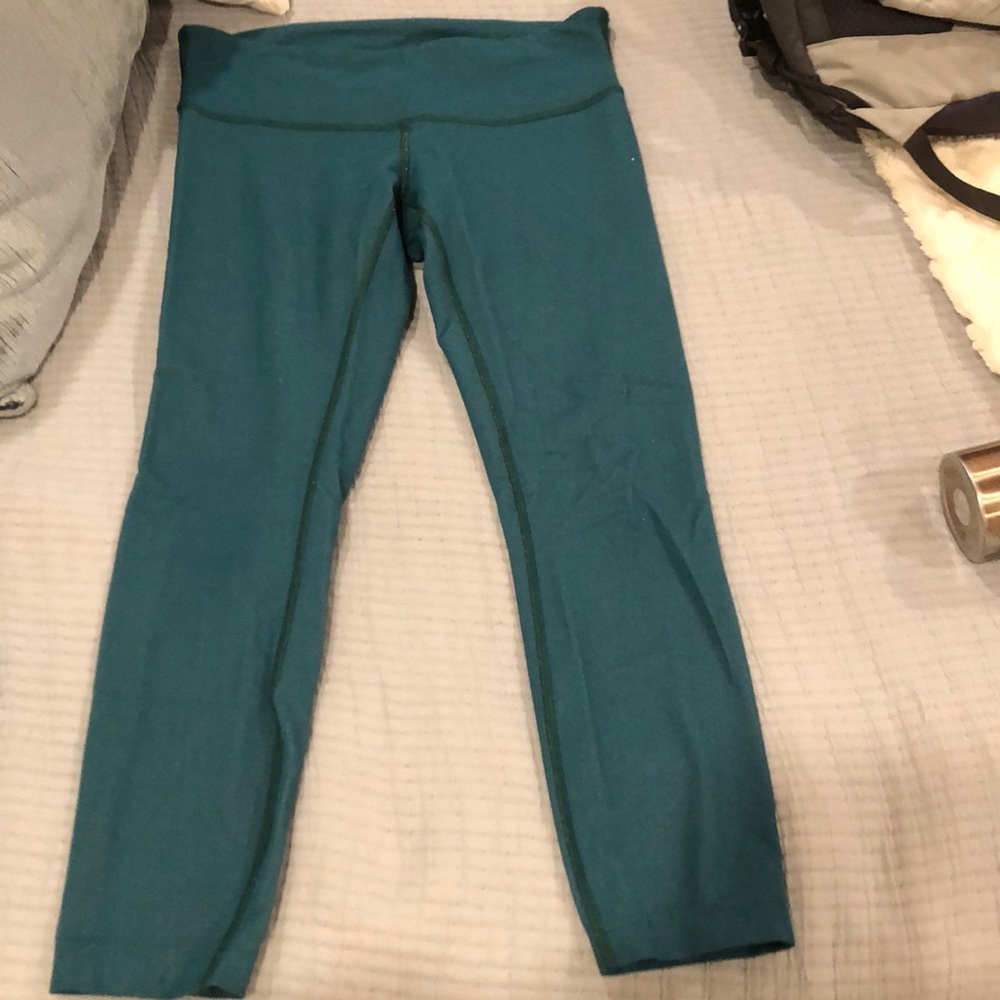 Lululemon green cropped Wunder Under leggings